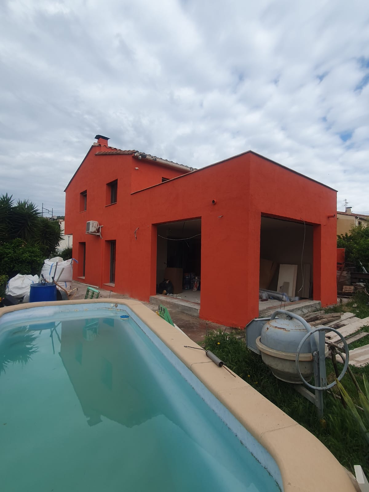 Villa rénovée avec piscine dans les Pyrénées-Orientales — zone d'intervention de L'atelier d'Armelle Jodts