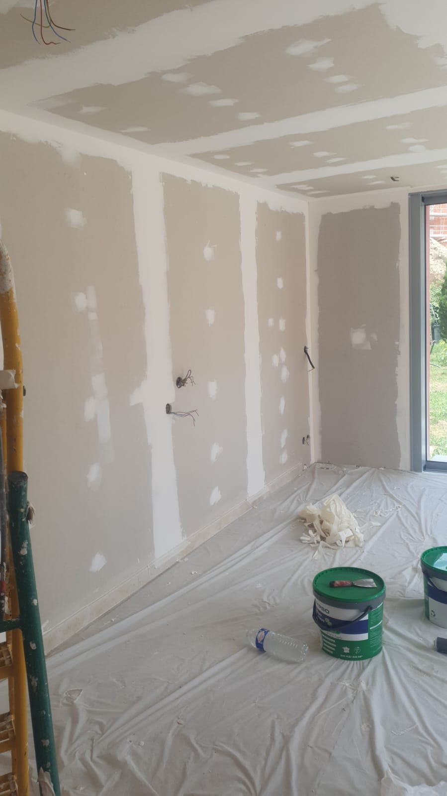 Préparation du support avant pose de sol — ragréage et nivellement par un artisan qualifié